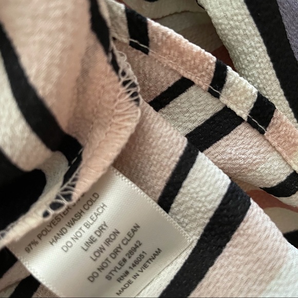 Short sleeved Striped v-neck peplum top with ruffle cuff - Picture 5 of 6